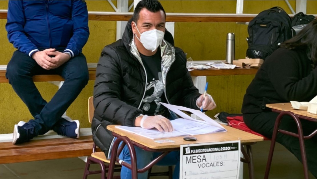 Esteban Paredes se presentó como vocal de mesa