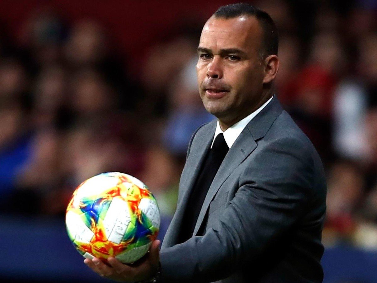 Nuevo entrenador de la ‘U’ dio positivo a Covid-19