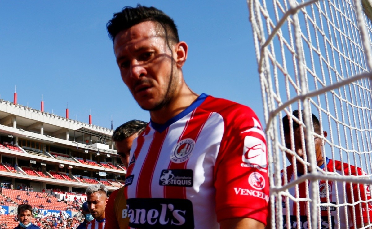 Por delicado problema: Aseguran que Ramiro González no llegará a Colo Colo