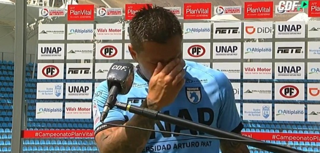 Entre lágrimas, Álvaro Ramos dedicó gol a su padre fallecido por Covid-19