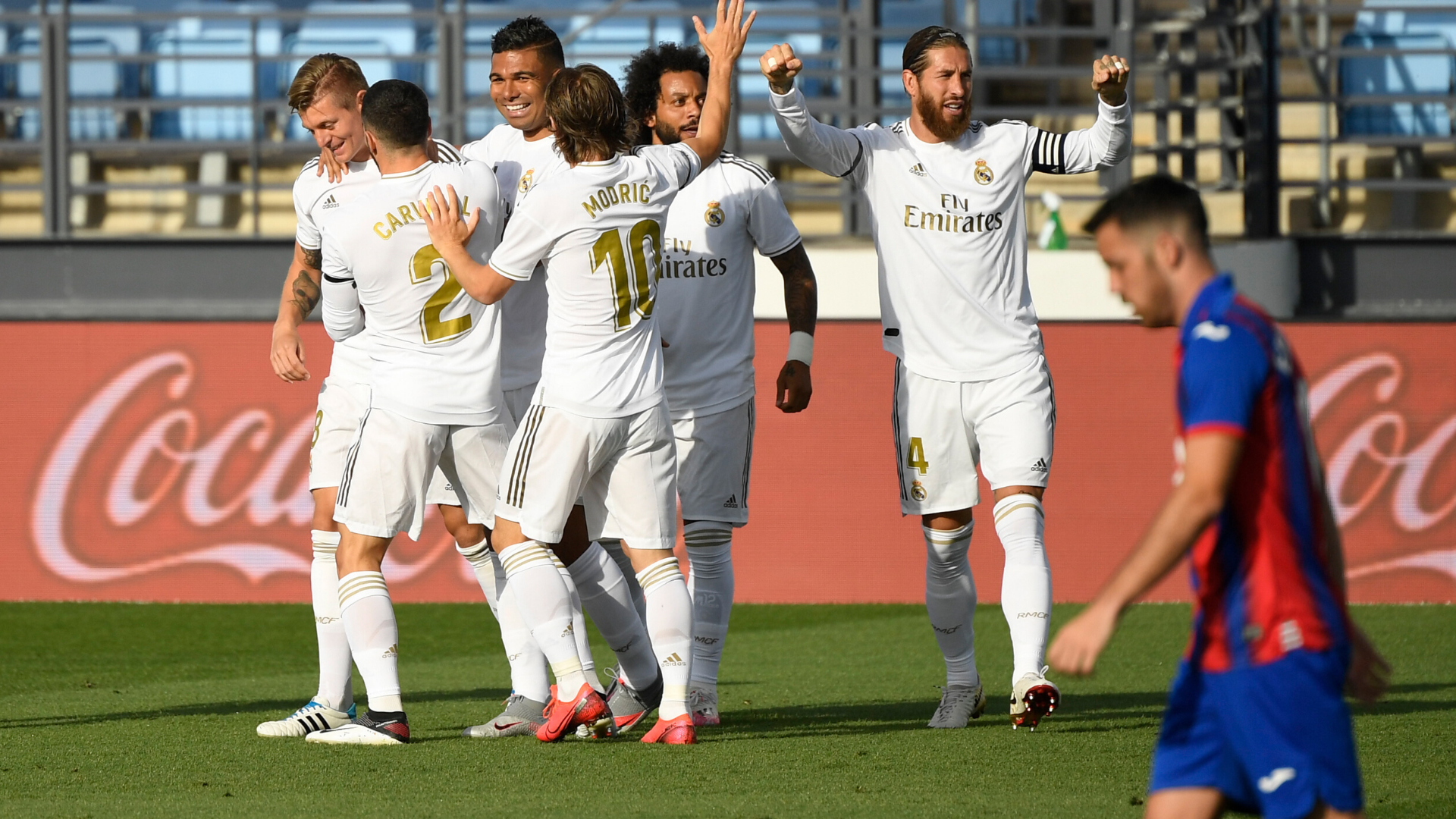 Real Madrid volvió a la liga española con victoria sobre Eibar