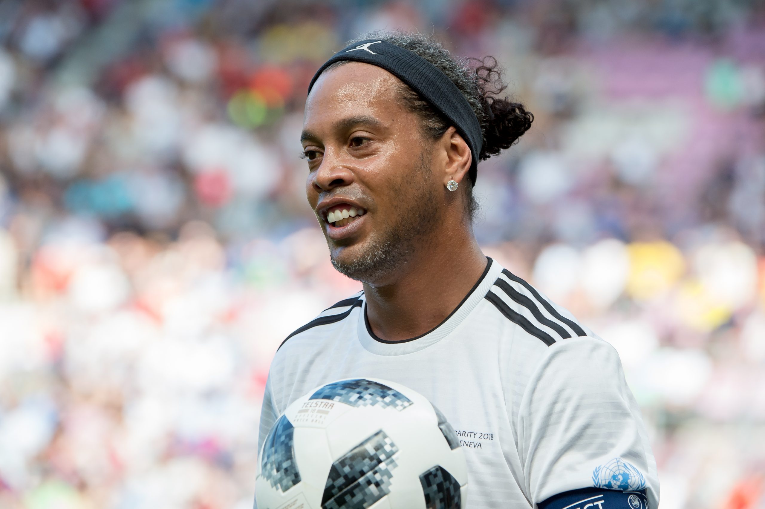 Filtran las primeras imágenes de Ronaldinho en el hotel donde está recluido