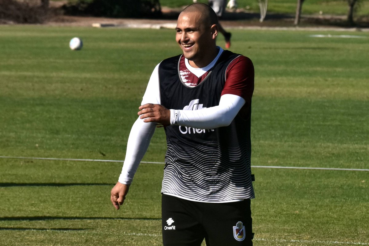 Deportes La Serena presentó oficialmente a Humberto Suazo