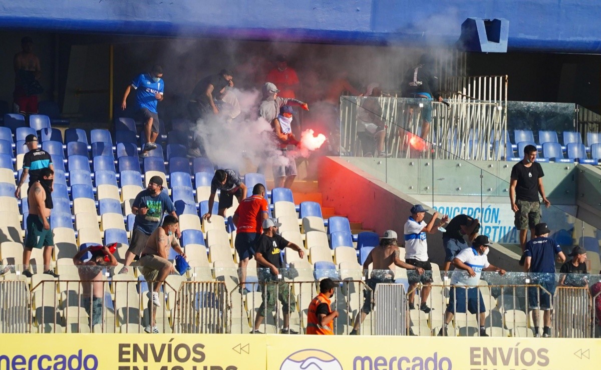Colo Colo y Católica fueron sancionados por incidentes en la Supercopa