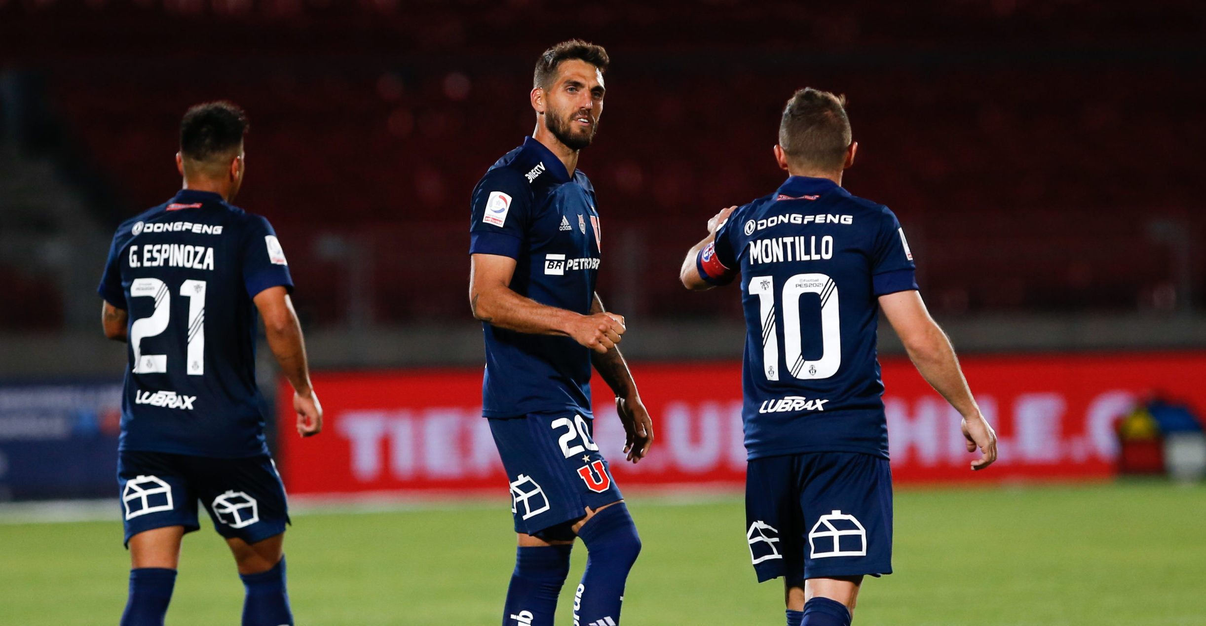 Tras doblete de Larrivey, la ‘U’ se mete en la pelea por el campeonato