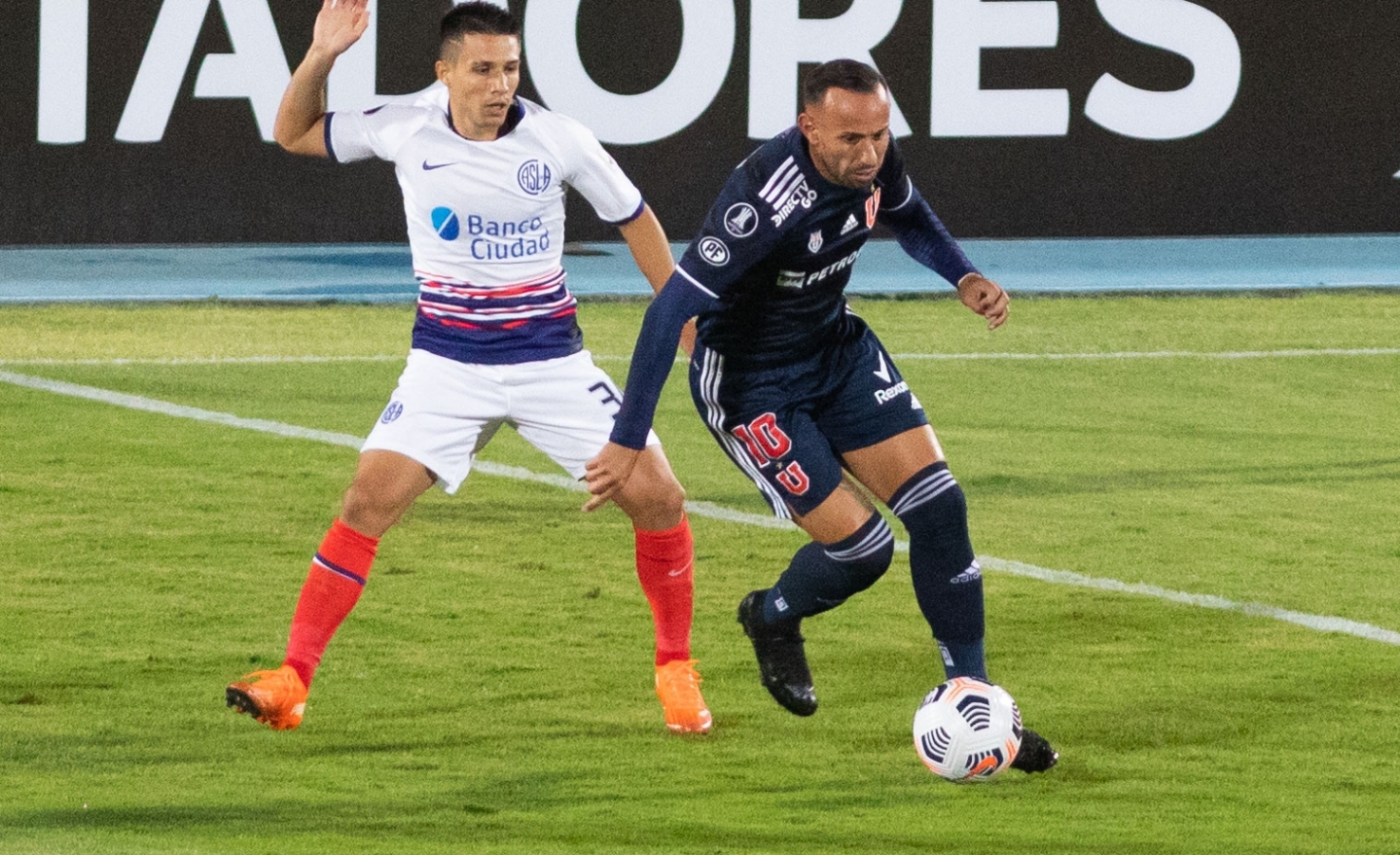La ‘U’ empató con San Lorenzo y quedó con obligaciones para la vuelta