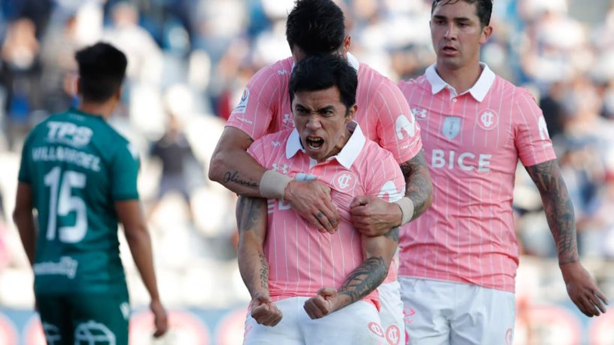(Goles) U. Católica derrotó a S. Wanderers en polémico partido