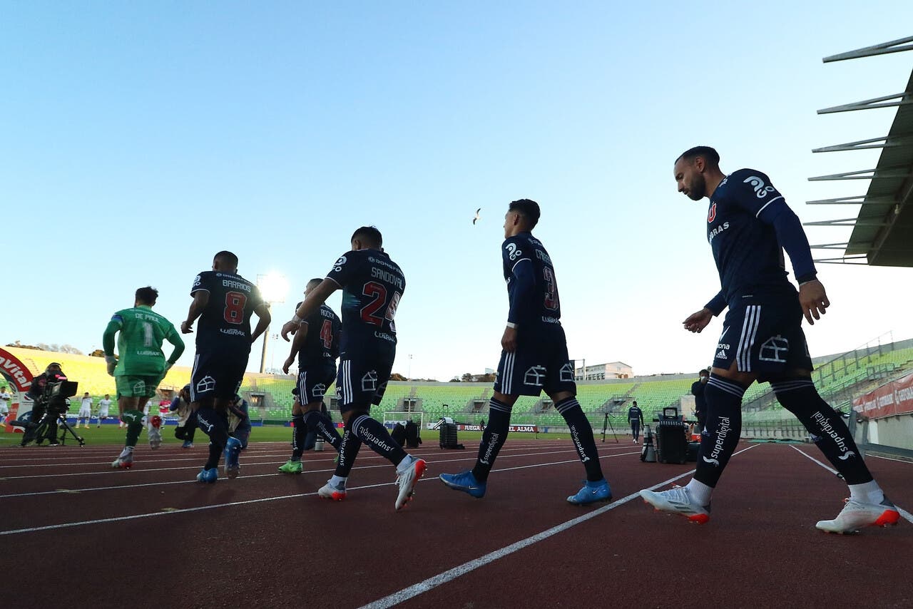¡Todo mal! Jugadores de la ‘U’ habrían usado día libre para salir a beber alcohol