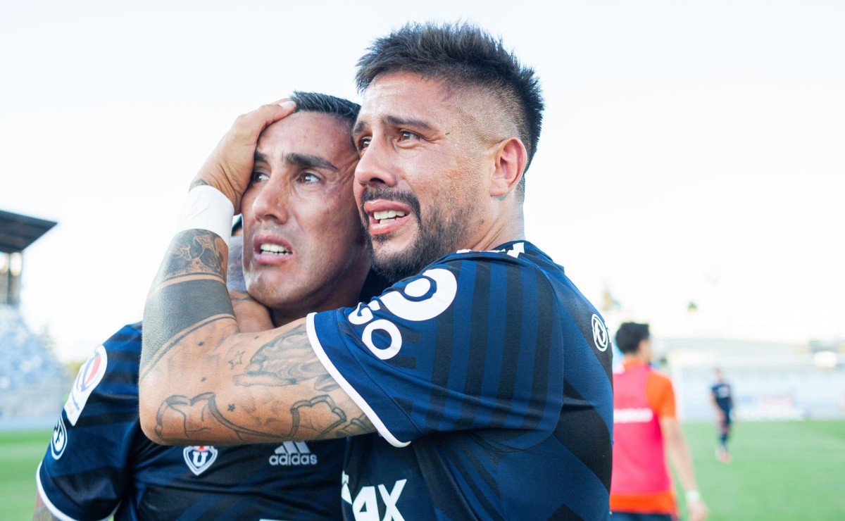 «Si no se sufre, no es la U»: Hinchas azules celebran que se quedaron en primera