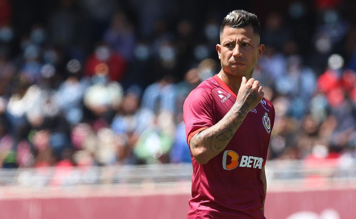 Valencia le ruega a Colo Colo extender su vínculo en La Serena