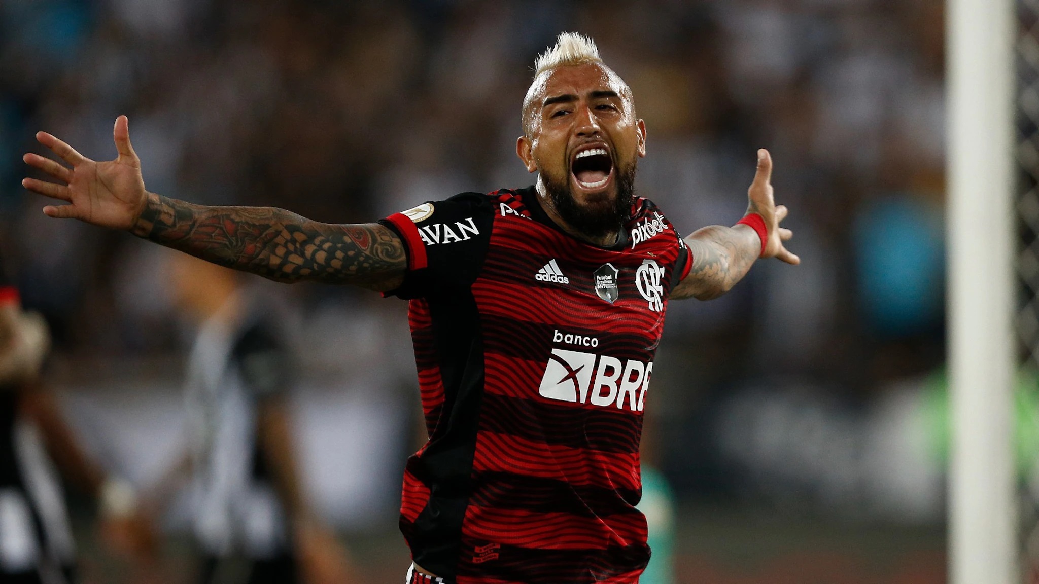 Arturo Vidal lanza broma contra la U: «Están malos los chunchos»