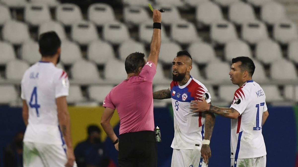 «Se necesitaba un árbitro con pantalones»: El enojo de Vidal tras caer ante Brasil