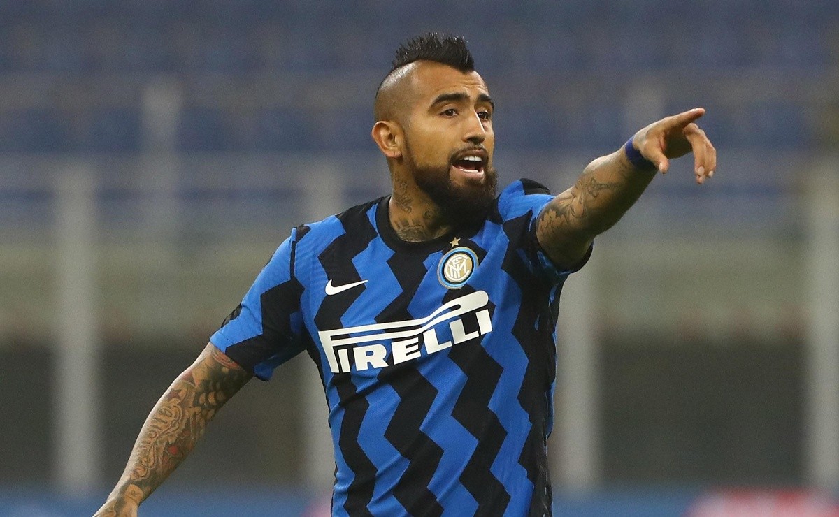 «Tenía una doble vida»: Dirigente del Inter criticó paso de Vidal por la Serie A
