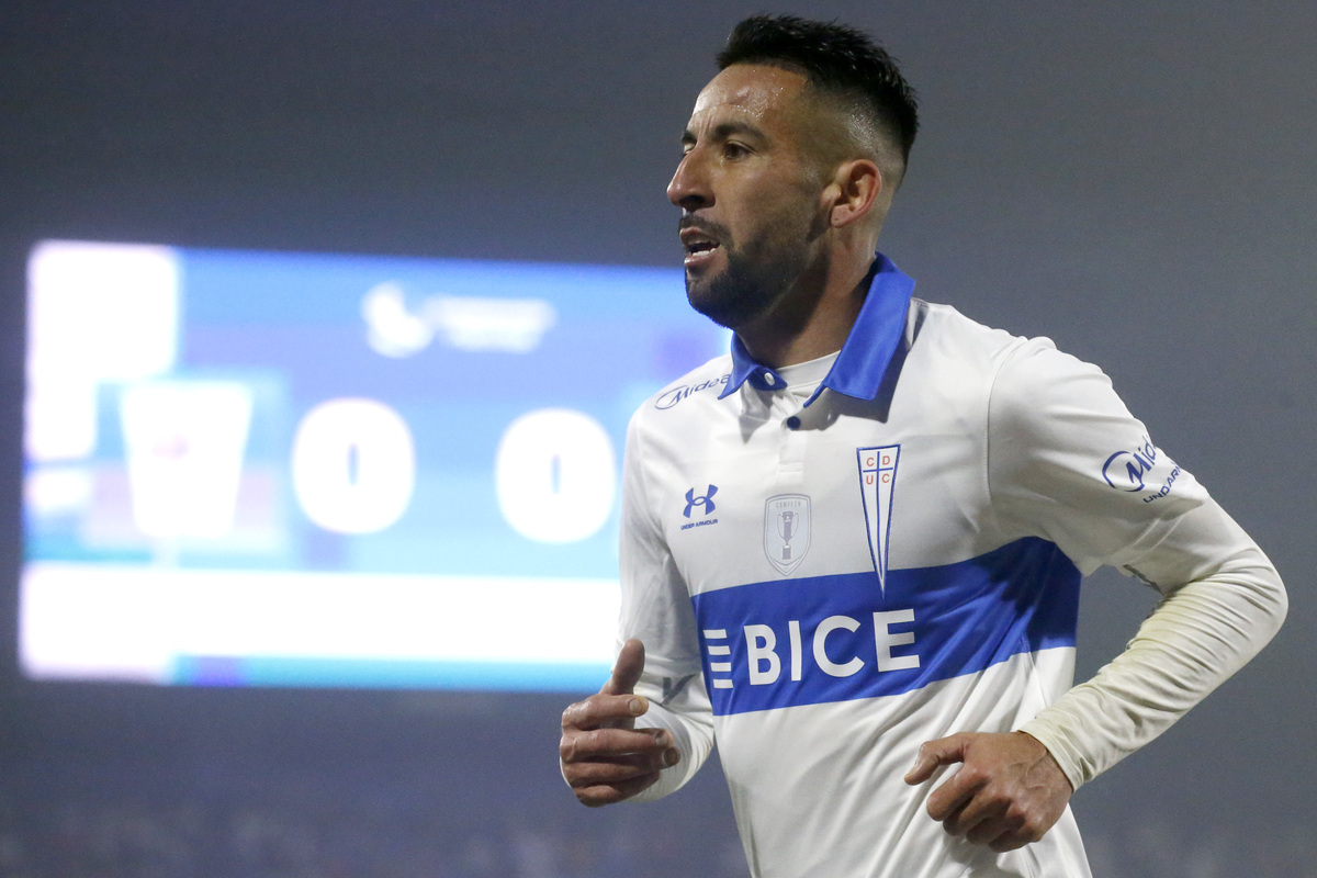 Mauricio Isla será baja en el duelo de la UC ante Copiapó