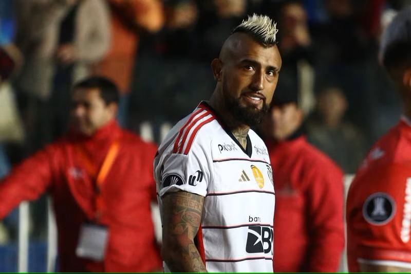 «Horrible, ojalá lo fiche un equipo chileno»: Las críticas que recibió Vidal tras empate ante Ñublense