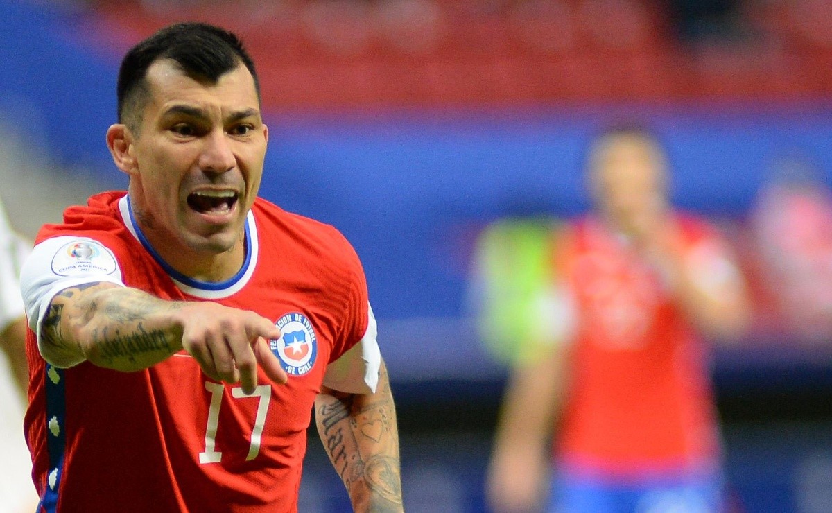 Histórico de Colo Colo quiere ver a Gary Medel en el Cacique: «Calza perfecto»