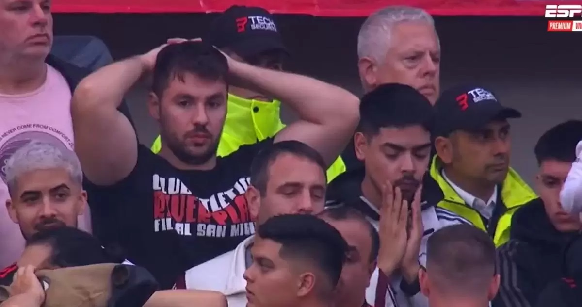 Hincha de River cae desde tribuna del estadio y muere: Partido ante Defensa fue suspendido