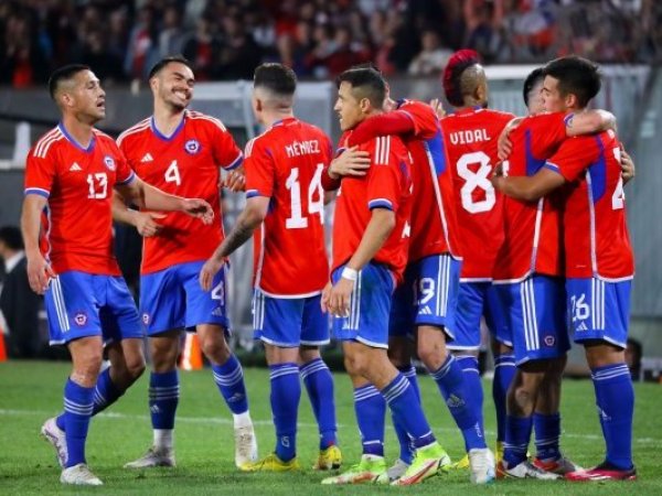 Ya hay reemplazo para Vidal: Esta es la formación de Chile para duelo ante Perú