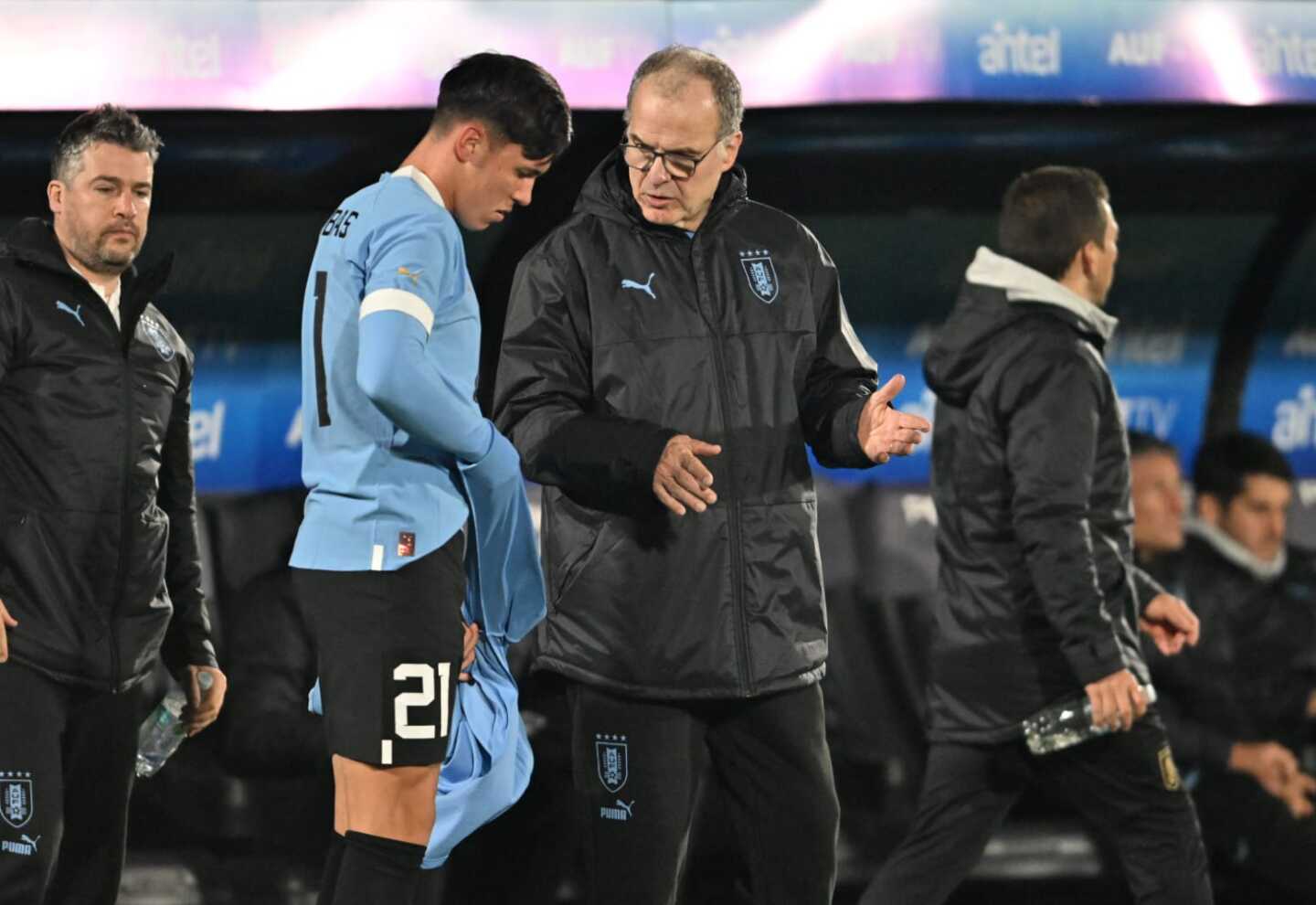 (Goles) Marcelo Bielsa debutó en Uruguay con una goleada sobre Nicaragua