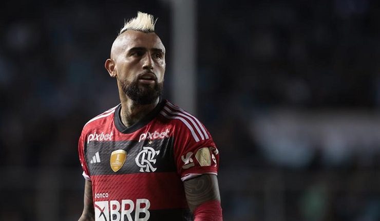 Vidal responde a hincha que lo criticó en Flamengo: «Burro, 16 años en Europa ganando todo»