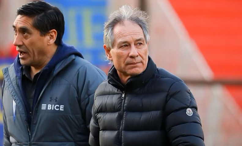 «Nosotros somos los que salimos a jugar»: Plantel de la UC sale en defensa de Ariel Holan