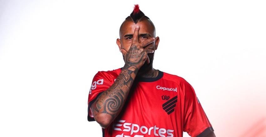 «Un refuerzo de clase mundial»: Arturo Vidal fue presentado en el Athletico Paranaense
