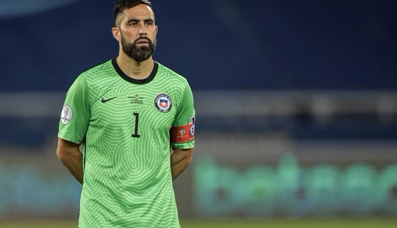 «¿Acusó Bravo?»: Revelan intercambio de Whatsapp tras actos de indisciplina de la Roja en Copa América