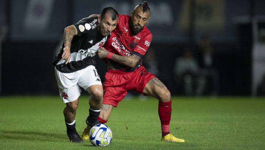 Menos mal son amigos: El fuerte cruce entre Gary Medel y Arturo Vidal en el Brasileirao