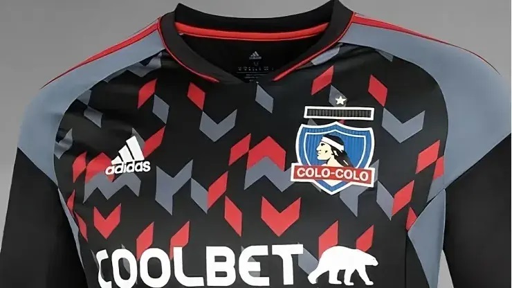 «Con diseño de pijama»: La reacciones de la nueva camiseta de Colo Colo para el 2023