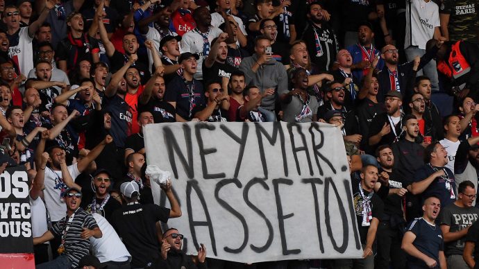 hinchas psg contra neymar