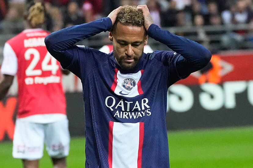París Saint-Germain comunicó a Neymar que no cuenta con él