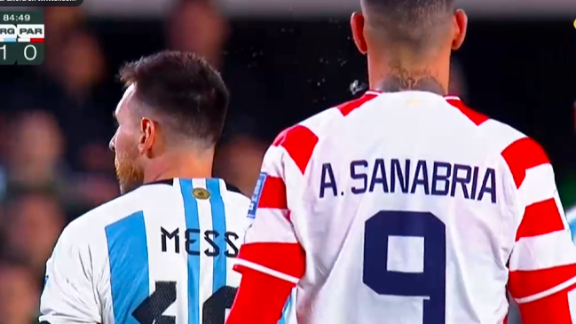 sanabria escupe a messi