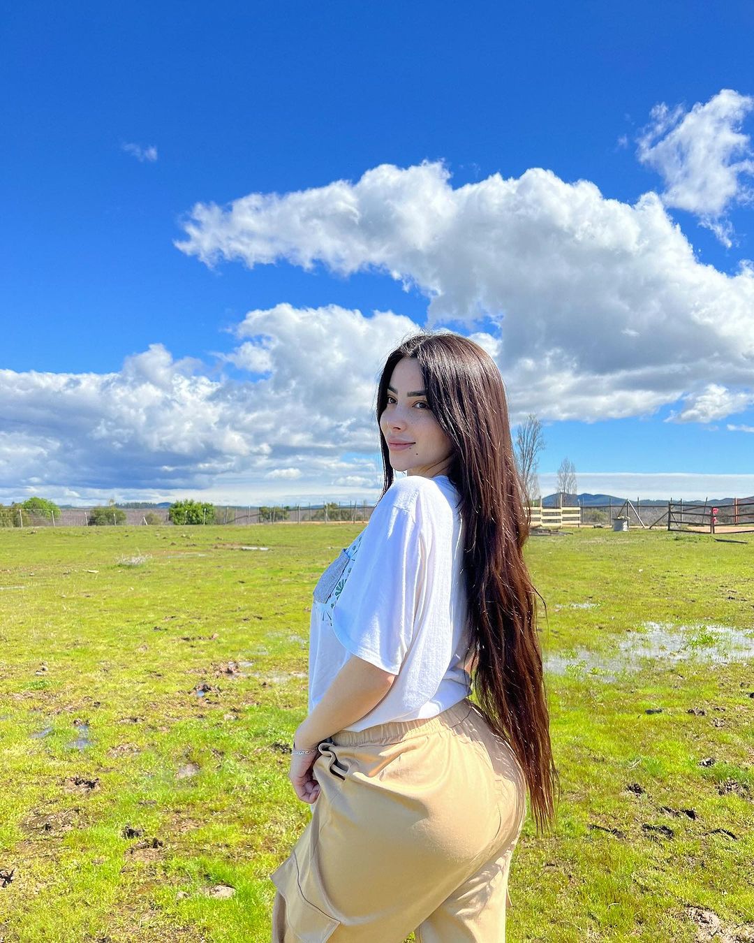 Las sexys fotos de la voluptuosa influencer Vai Monroe - Tecache.cl