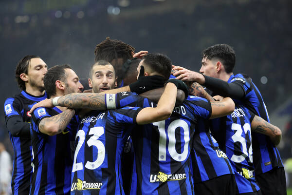 milan vence a udinese
