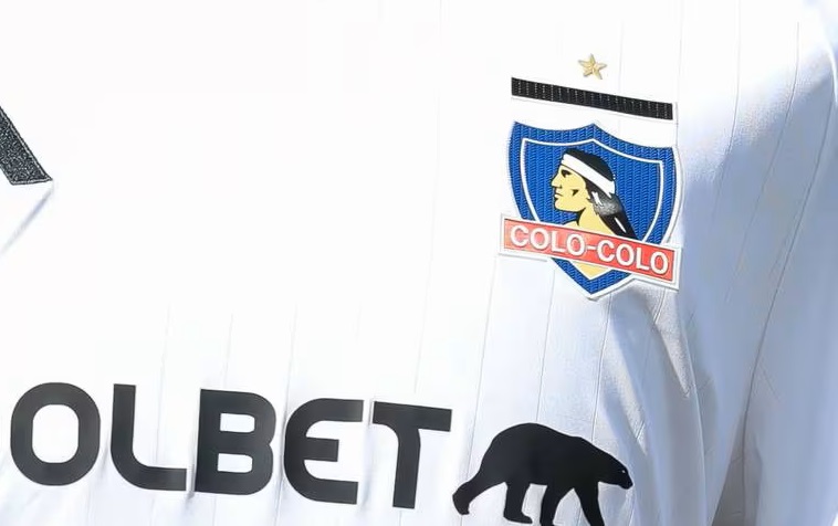 Colo Colo presenta su nueva camiseta para la temporada 2024