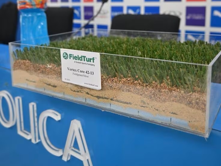 La UC muestra el pasto sintético de su nuevo estadio y Juan Tagle responde a las críticas