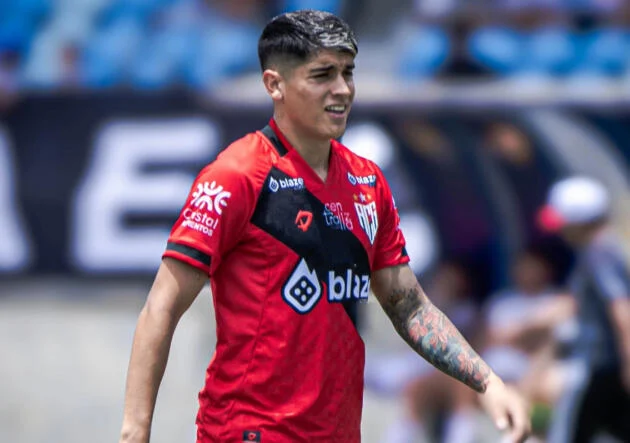 ¡Malas noticias! Ángelo Araos vuelve a sufrir grave lesión en Brasil y se perdería la temporada 2024
