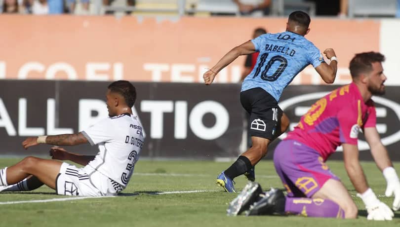 O’Higgins derrotó a Colo Colo y terminó con su invicto en la era Almirón