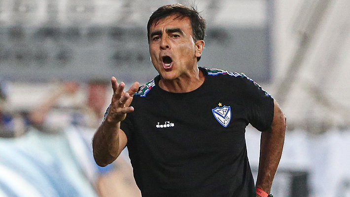 «Da vergüenza»: Gustavo Quinteros contra sus jugadores tras derrota de Vélez por 5-0 ante River