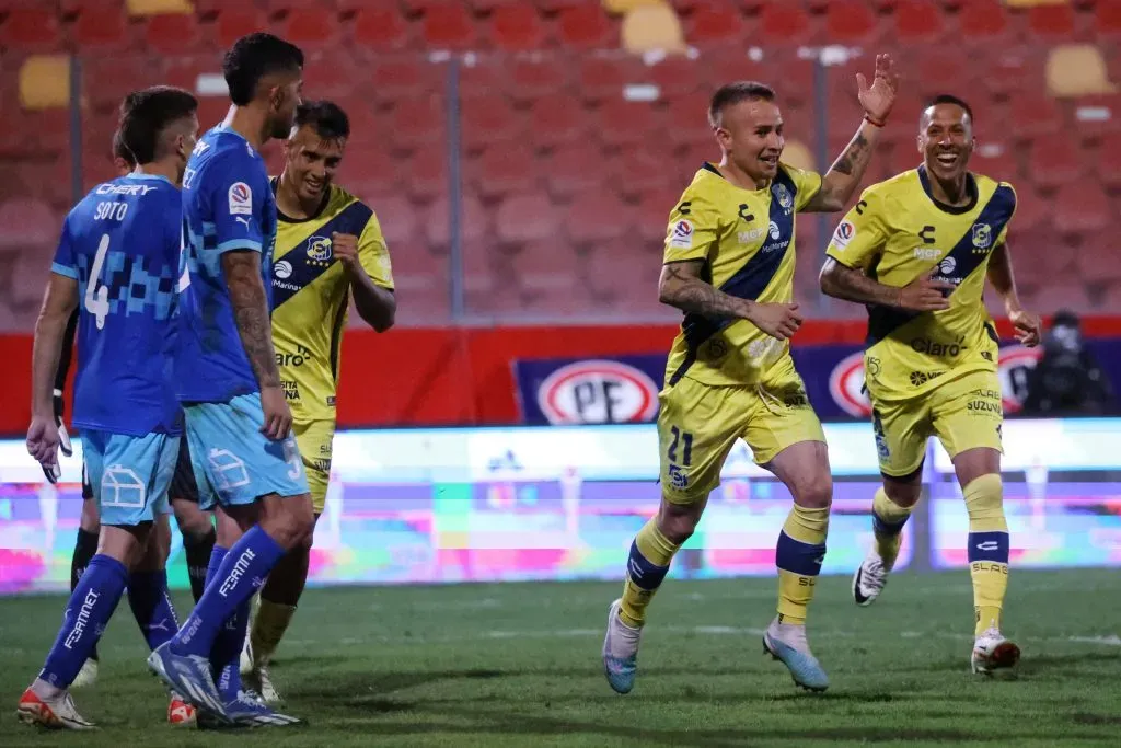 (Goles) Everton goleó a Universidad Católica y agudiza la crisis de los cruzados