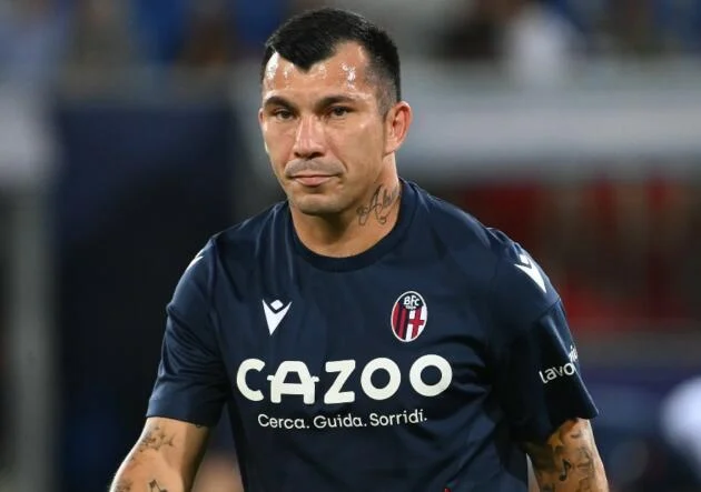 ¿Llega a Colo Colo? Gary Medel se olvida de la UC y se reúne con dirigentes de Blanco y Negro