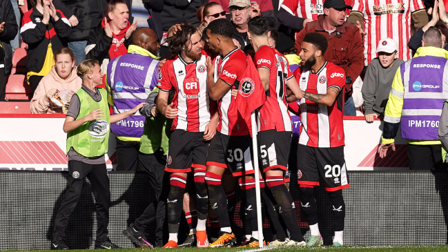 Video: Ben Brereton volvió anotó dos goles en empate de Sheffield ante Fulham