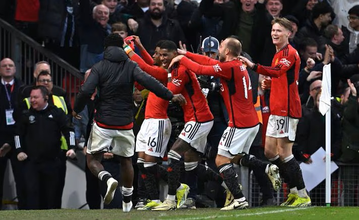 (Goles) Manchester United remonta ante el Liverpool y se mete en las semifinales de la FA Cup