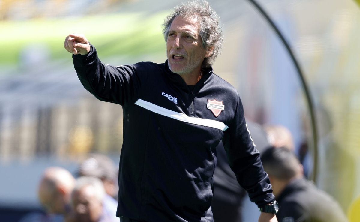 Mario Salas recibió duro castigo por sus dichos contra el arbitraje