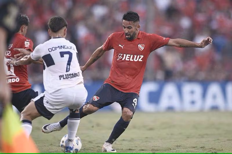 Video: Mauricio Isla anota agónico gol y evita derrota de Independiente