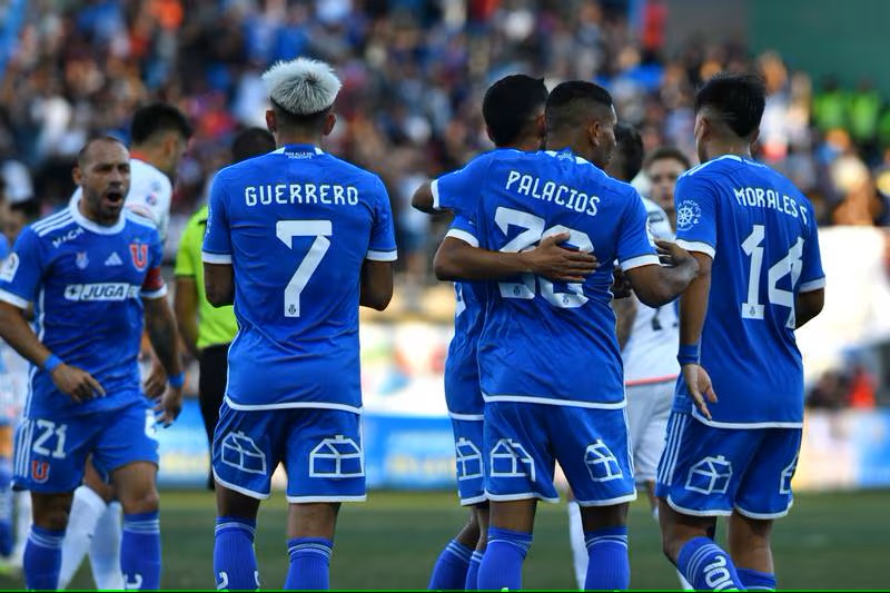 Los dos suplentes de la ‘U’ que luchan por ser titulares en el Superclásico