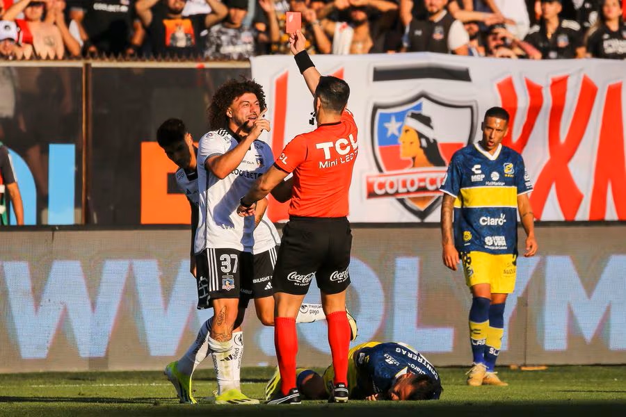 Jorge Almirón pone mano dura con Maximiliano Falcón en Colo Colo
