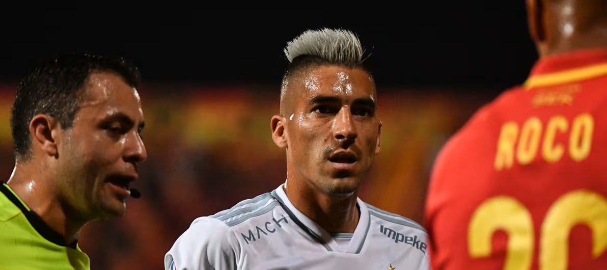 «No sé cómo te llamas»: Captan ninguneo de Leandro Fernández a jugador de Unión Española