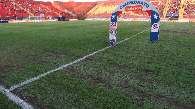 Preocupación por el estado de la cancha en Santa Laura de cara al partido entre la UC y Colo Colo