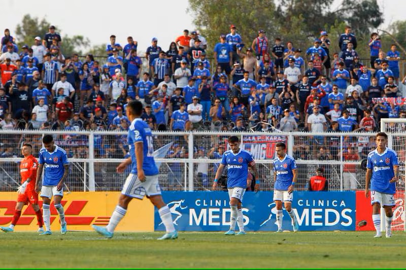 Alto valor de las entradas para partido ante Palestino enfureció a hinchas de la ‘U’
